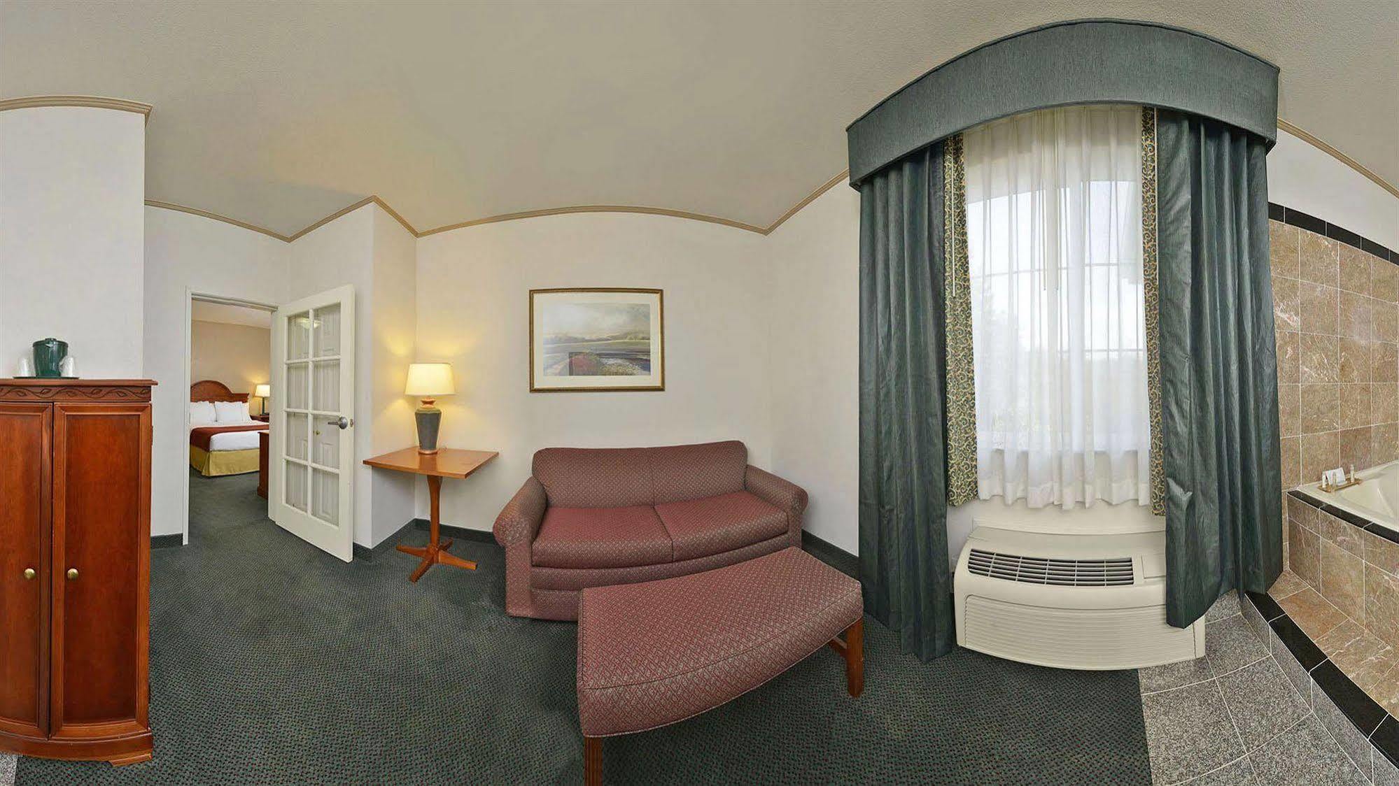 Holiday Inn Express & Suites Tacoma South - Lakewood By Ihg Exteriör bild